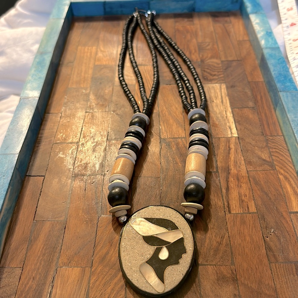 VINTAGE WOOD & SHELL BEAD 23” NECKLACE W/INLAY LADY PORTRAIT